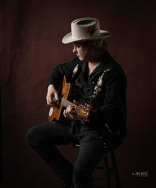 A portrait of the IRish Musician Mundy for the Faces of Ireland Archive.  