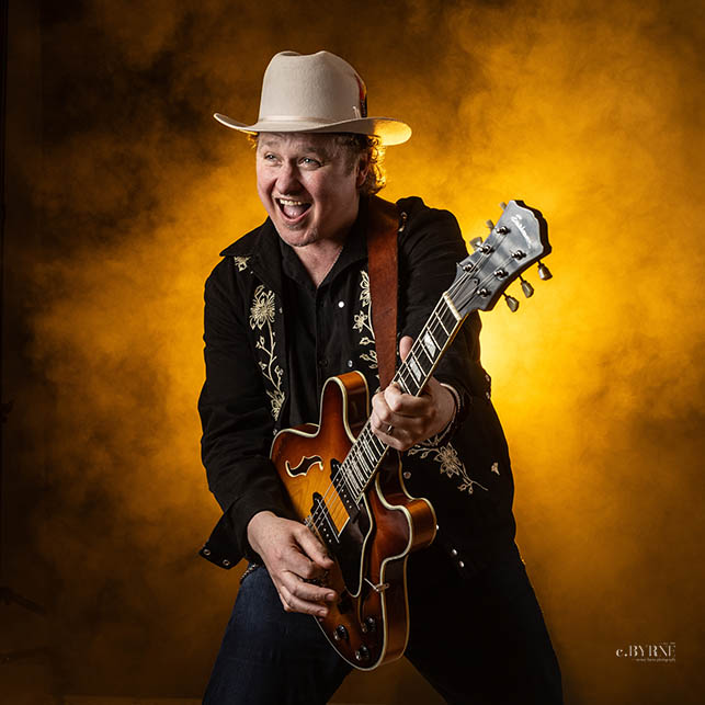 A portrait of the IRish Musician Mundy for the Faces of Ireland Archive.  
